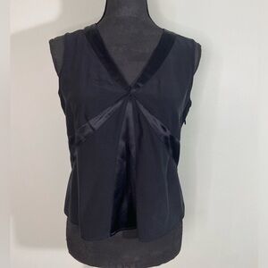 Vintage Y2K 100% silk black top v-neck line satin details Oscar de la renta